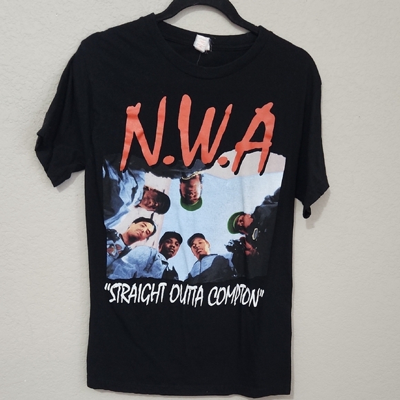N.W.A Black Graphic T-Shirt Size M CRACKS IN GRAPHICS - Picture 1 of 9